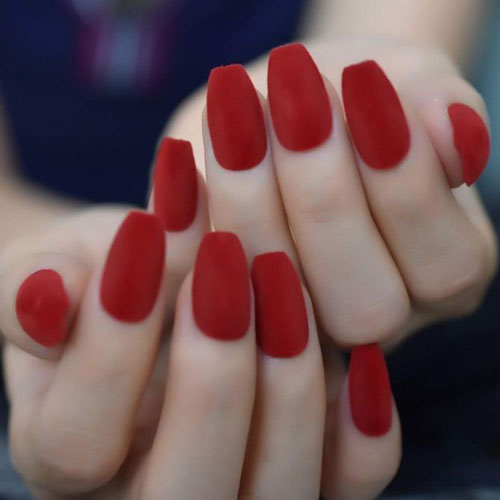 Velvet nails: Το απόλυτο trend στα νύχια