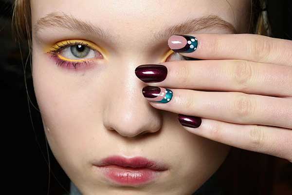 Dark Nails…Τώρα είναι η στιγμή τους